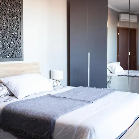 Stelvio Rooftop - Penthouse Skyline With Terrace And Jacuzzi Apartamento *