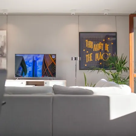 شقة Stelvio Rooftop - Penthouse Skyline With Terrace And Jacuzzi